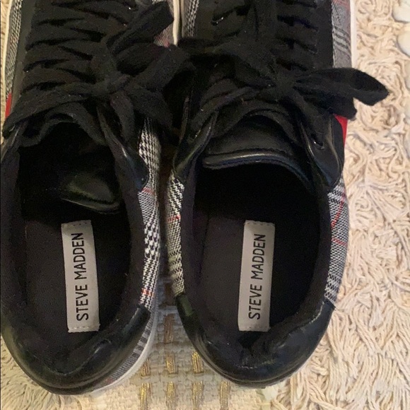Steve Madden Plaid Sneakers - Picture 2 of 3